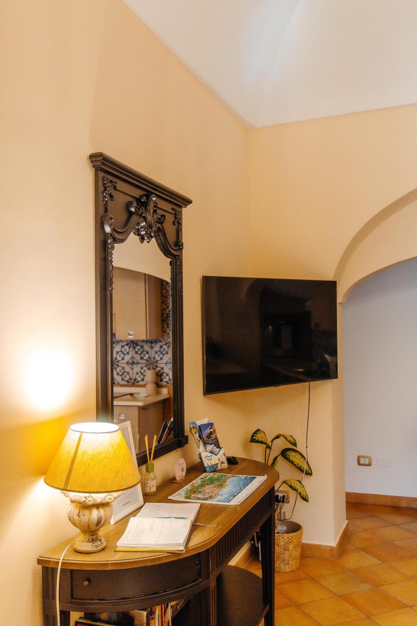 Casa Giulia - Sophisticated Apartment With View Positano Buitenkant foto